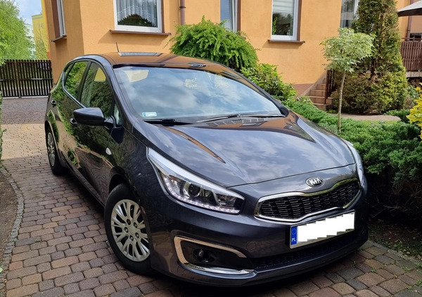 Kia Ceed cena 55900 przebieg: 65000, rok produkcji 2016 z Zawiercie małe 154